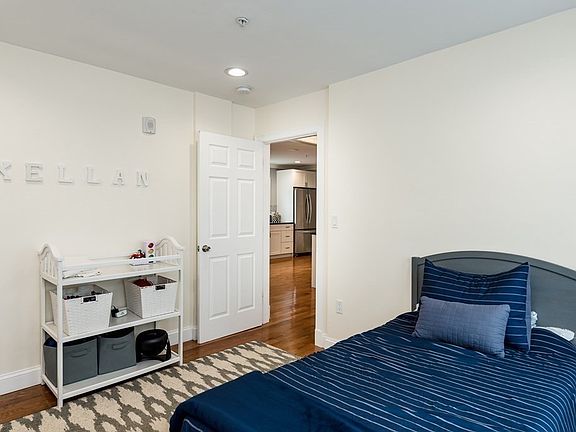 5th image of 141 Williams St #1