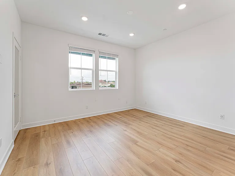 1606 S Marengo Ave #1606 — Photo 3