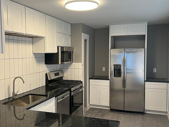 4th image of 772 Blaine Ave
