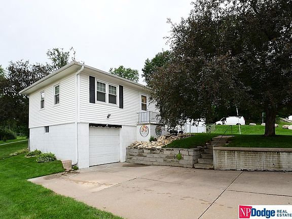 2nd image of 8625 Blondo St