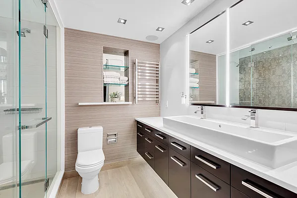 Sold by R New York | media 7