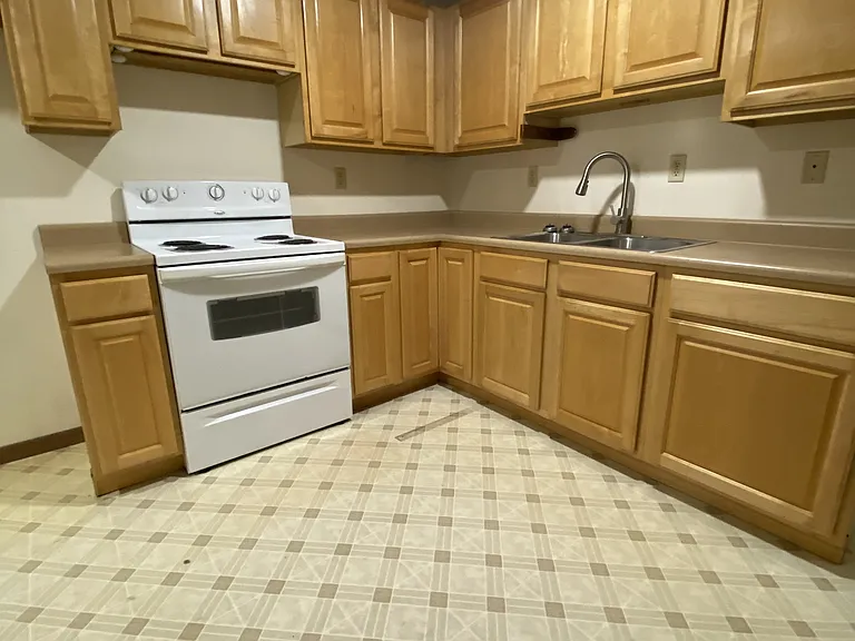 181 Armstrong St #D — Photo 11