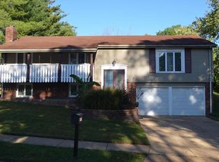 927 La Bonne Pkwy, Ballwin, MO 63021