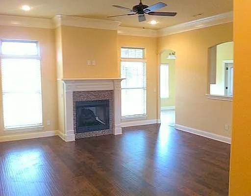 4 bed, 2250 sqft, $2,225 — Photo 3