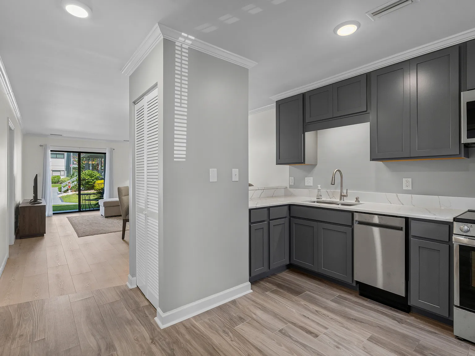 2 bed, 952 sqft, $1,700 — Photo 4