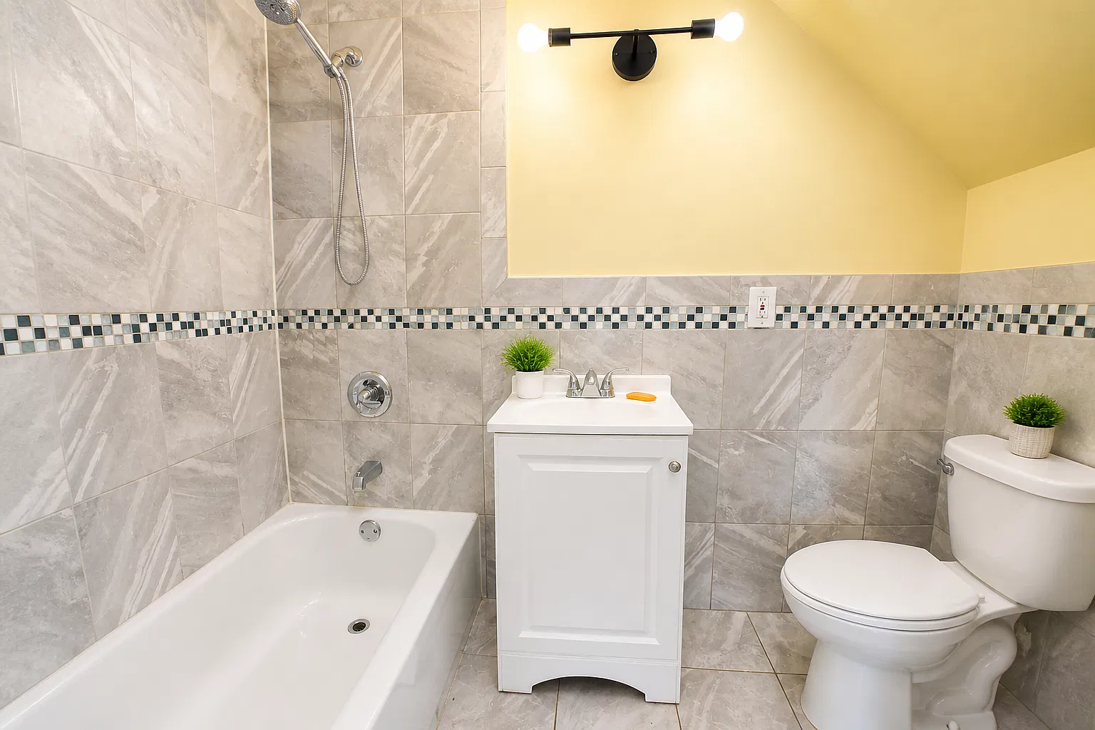 3 bed, $2,250 — Photo 3