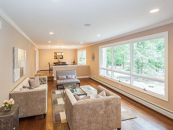3rd image of 84 Evergreen Dr