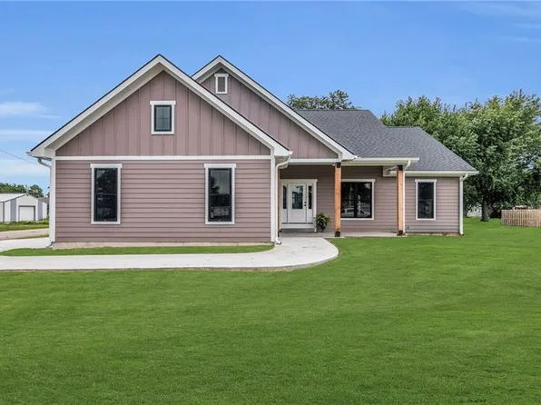 501 S Pine St, Norborne, MO 64668