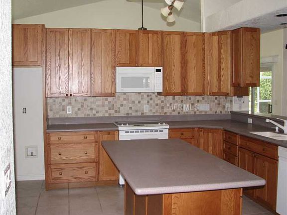 3rd image of 331 Lakecrest Dr