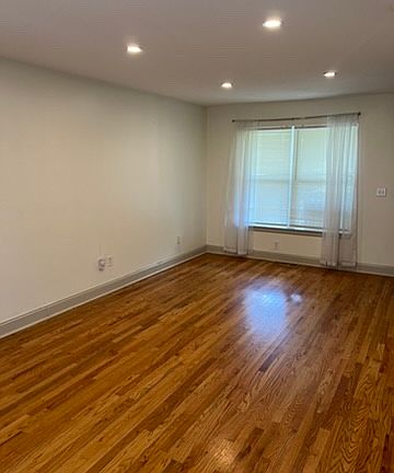 5th image of 4540 Holly St