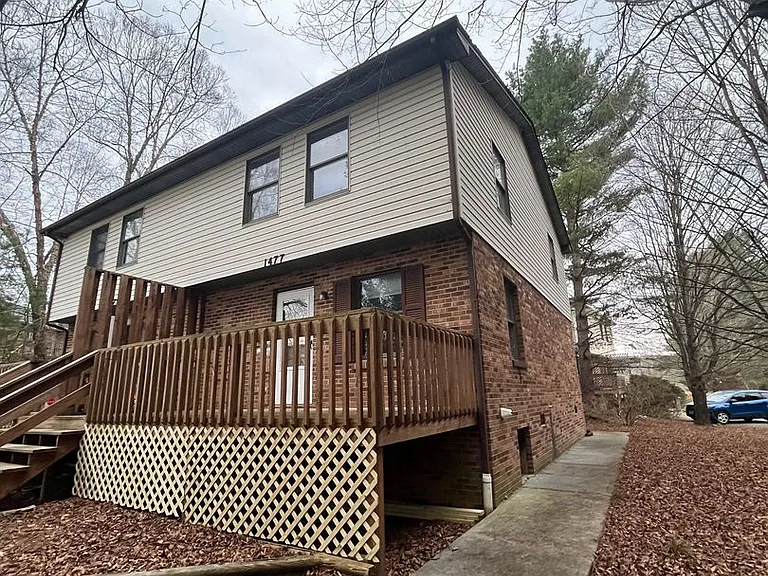 1477 Sandy Cir — Photo 2
