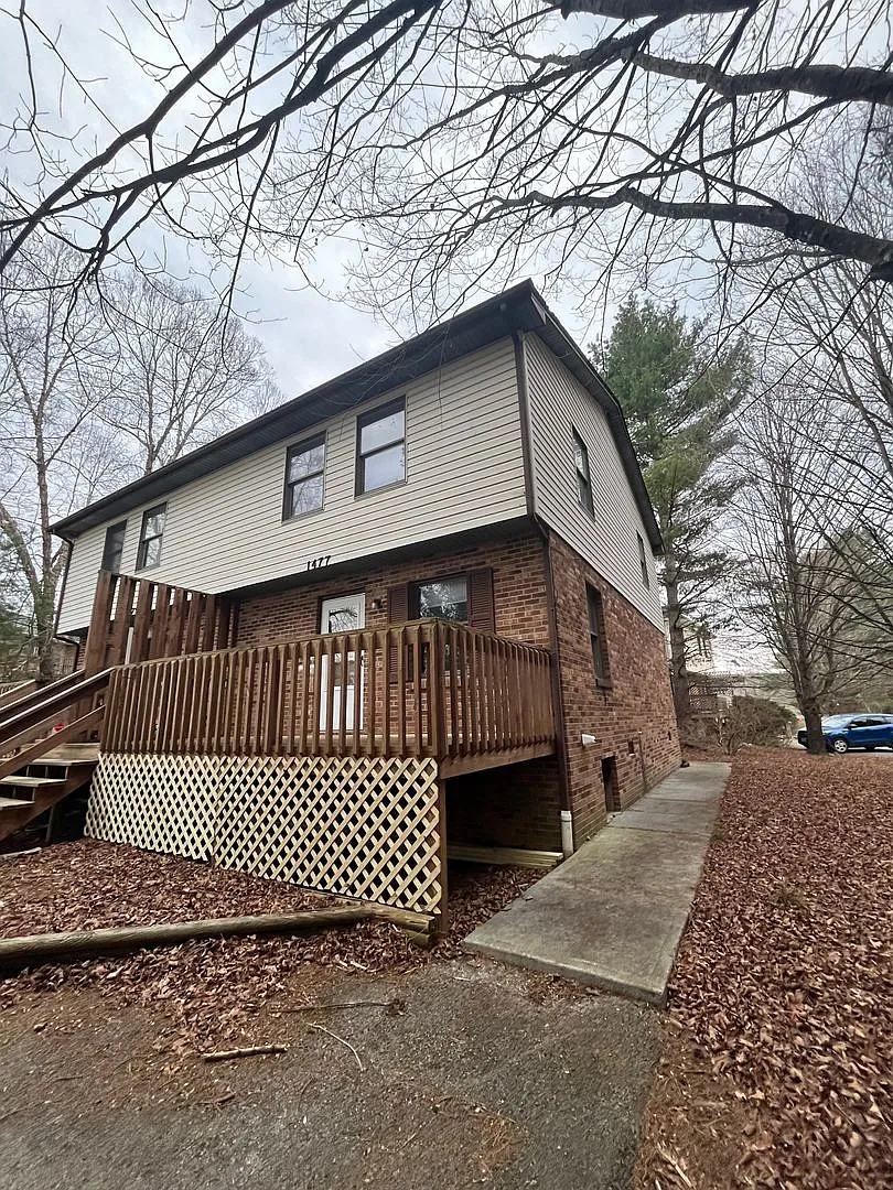 Building Photo - 1477 Sandy Cir