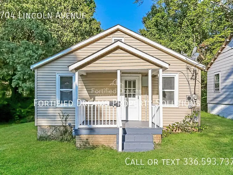 1704 Lincoln Ave — Photo 1