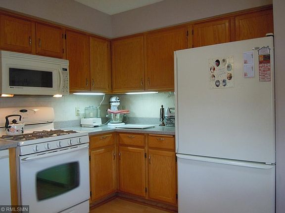 3rd image of 8601 Oxford Ln