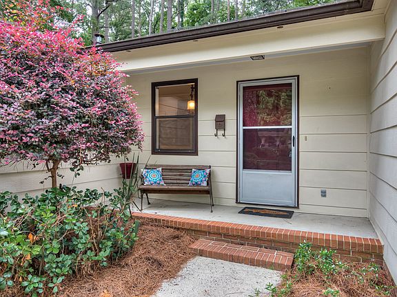 3rd image of 1909 White Pine Dr