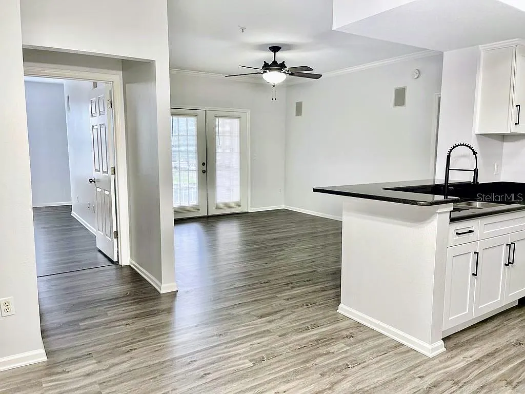 2 bed, 2.0 bath, 1041 sqft, $1,875 — Photo 3