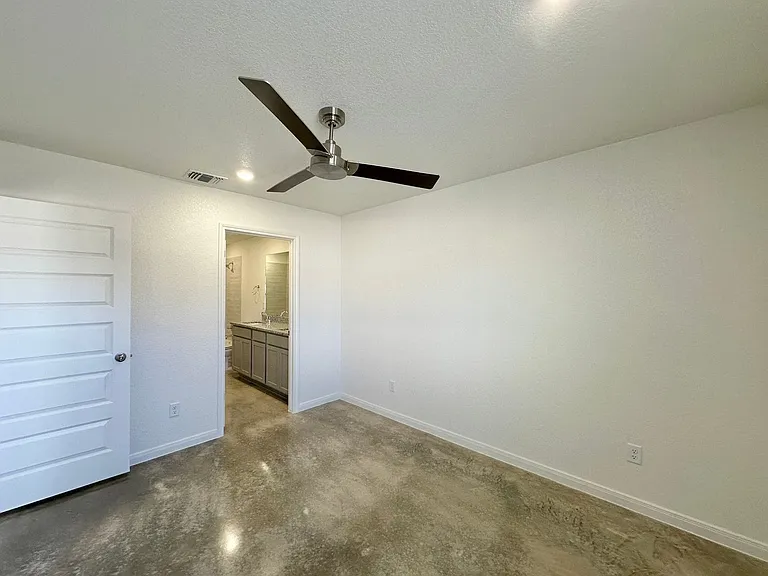 905 Cherry Laurel Ln — Photo 23