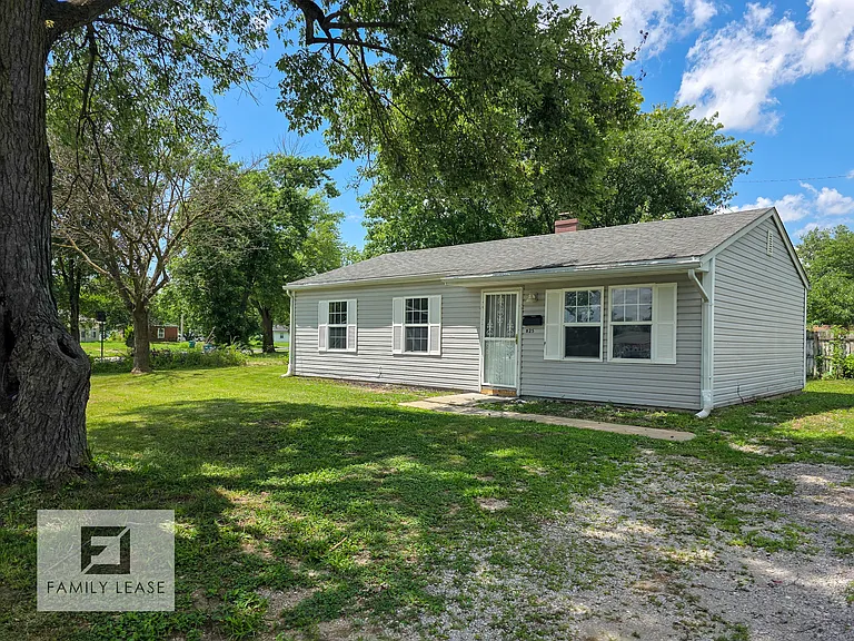 825 Saint Monica Dr — Photo 3