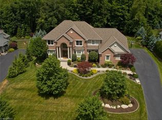 17395 Lookout Dr, Chagrin Falls, OH 44023
