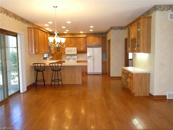 3rd image of 1755 Brittainy Oaks Trl NE