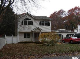 445 W End Ave, Shirley, NY 11967