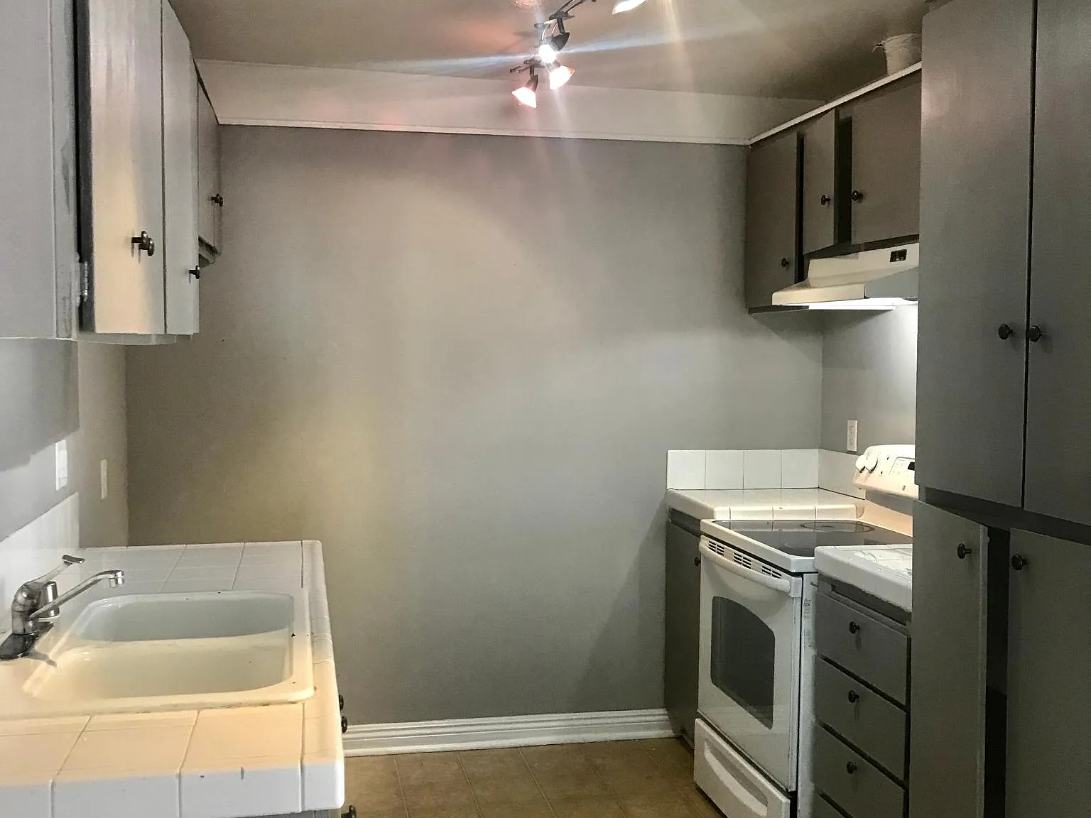 2 bed, 845 sqft, $2,400 — Photo 3