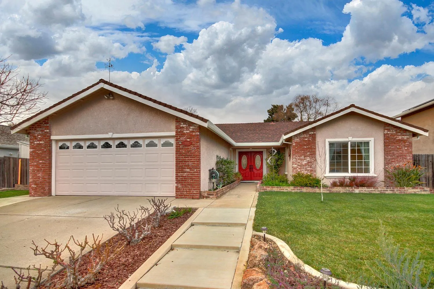 8959 Castle Park Dr photo 1