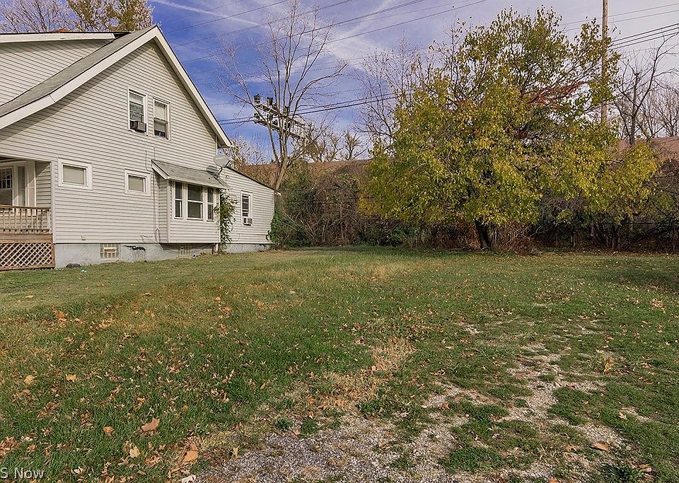 1st image of 821 E 131st St