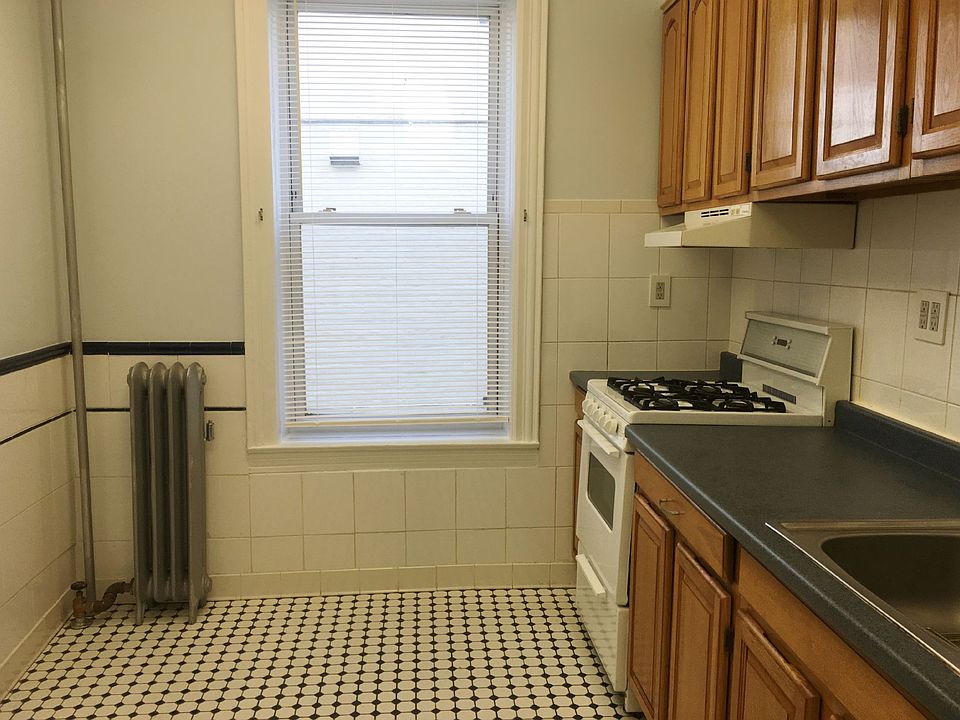 1st image of 55 Louisa St #1