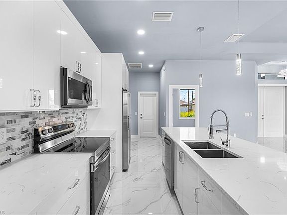 5th image of 4002 22nd ST SW
