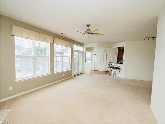 3rd image of 5524 Summer Cres