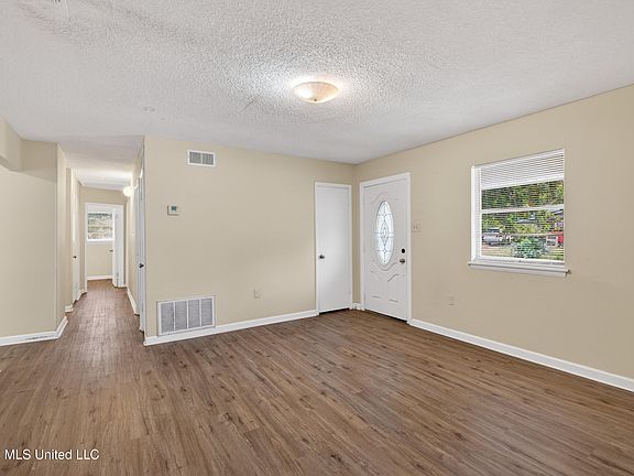 5th image of 329 Park Dr