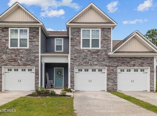 424 Guppy Loop Rd, Sneads Ferry, NC 28460