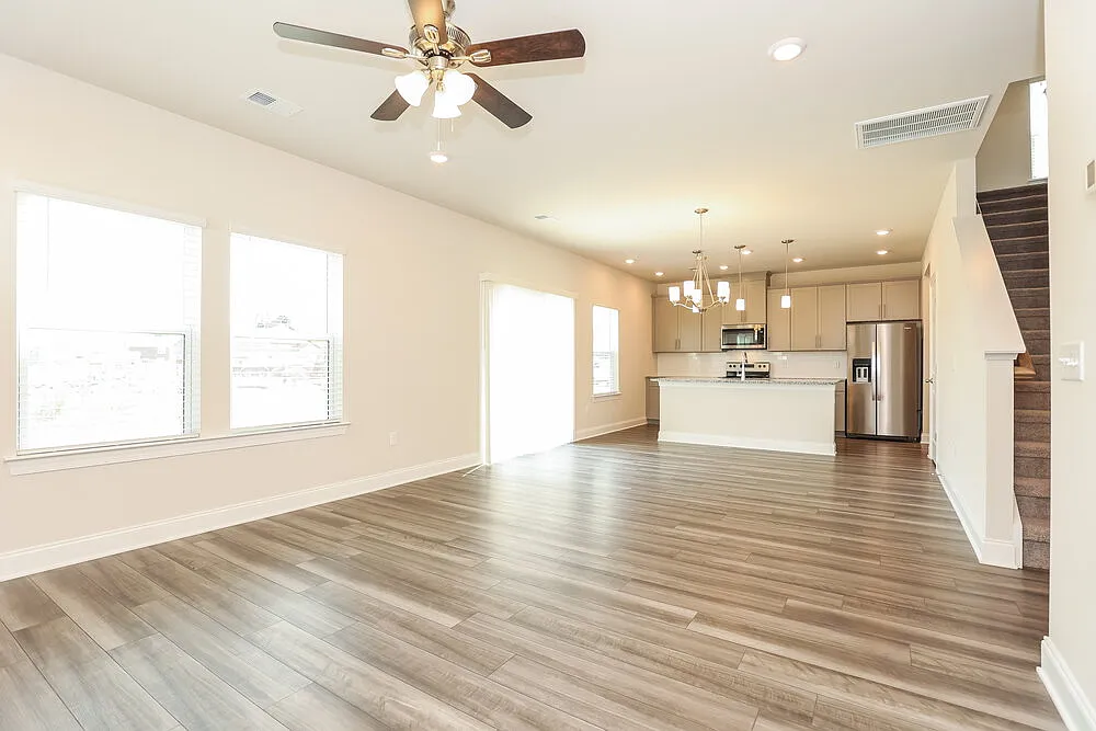 3 bed, 2.5 bath, 2135 sqft, $2,535 — Photo 4