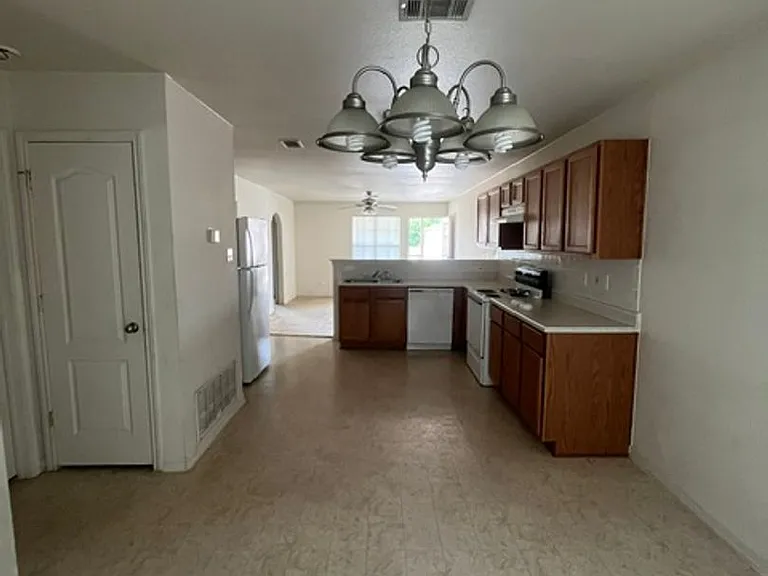 407 Brittney Way — Photo 7
