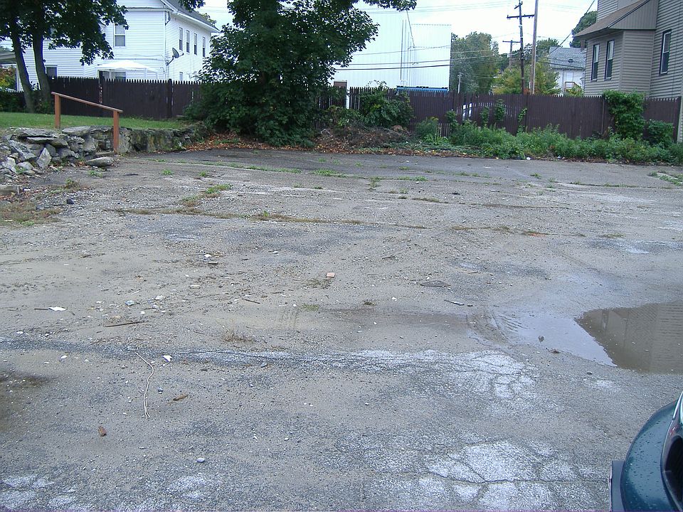 2nd image of 30 Mechanic St