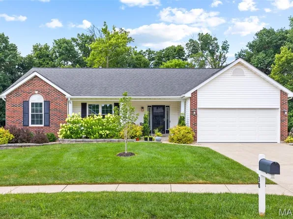 38 Eagle Spur Ct, Saint Charles, MO 63303