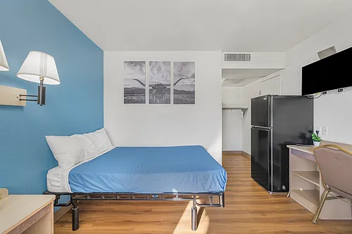 290 W Burnside Ave #120 Photo 1