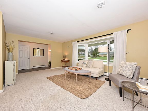 4th image of 3745 Mountain Dr