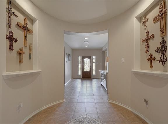 5th image of 709 Willow Walk Dr