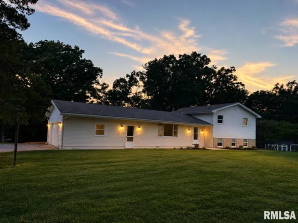 1208 Mark Ln, Taylorville, IL 62568