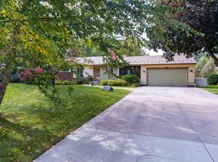 1663 Victoria Rd S, Mendota Heights, MN 55118