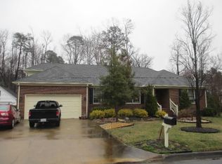 929 Forest Lakes Dr, Chesapeake, VA 23322