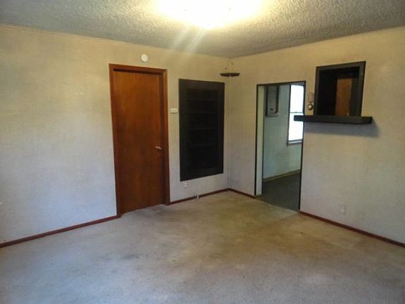 3rd image of 1302 Livingston Ave