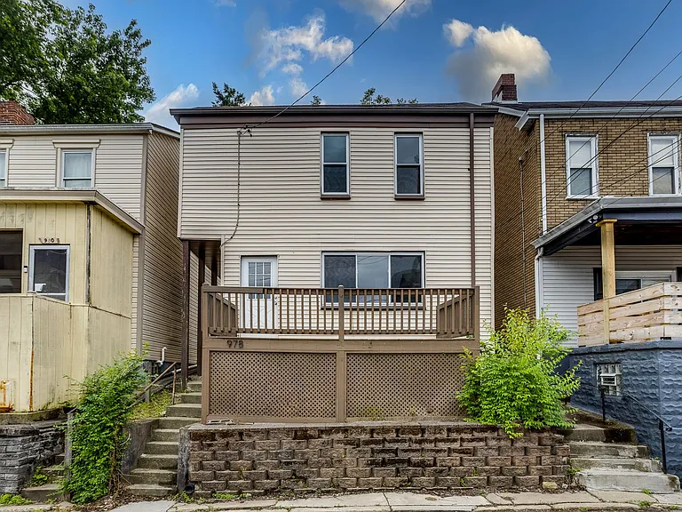978 Manton Way — Photo 2