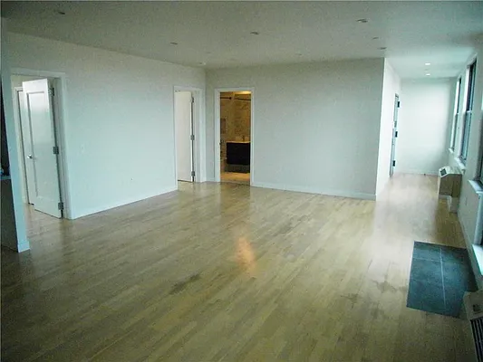 Rented by R New York | media 21