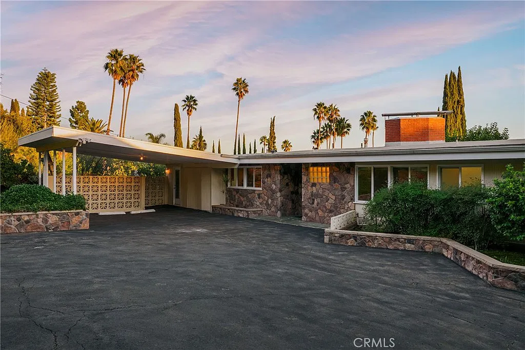 4 bed, 3217 sqft, $8,500 — Photo 3