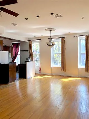 2 bed, 1100 sqft, $4,200 — Photo 1
