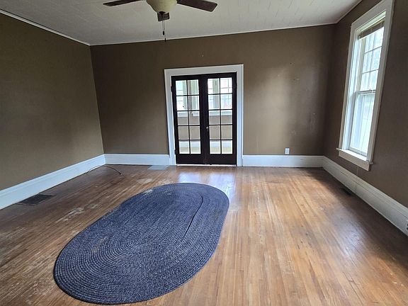 5th image of 235 Polk St