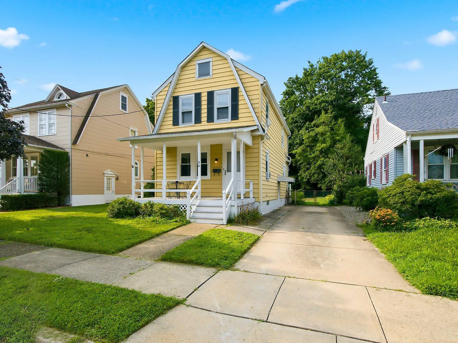 3 bed, 1.0 bath, 1296 sqft, $3,100 — Photo 2